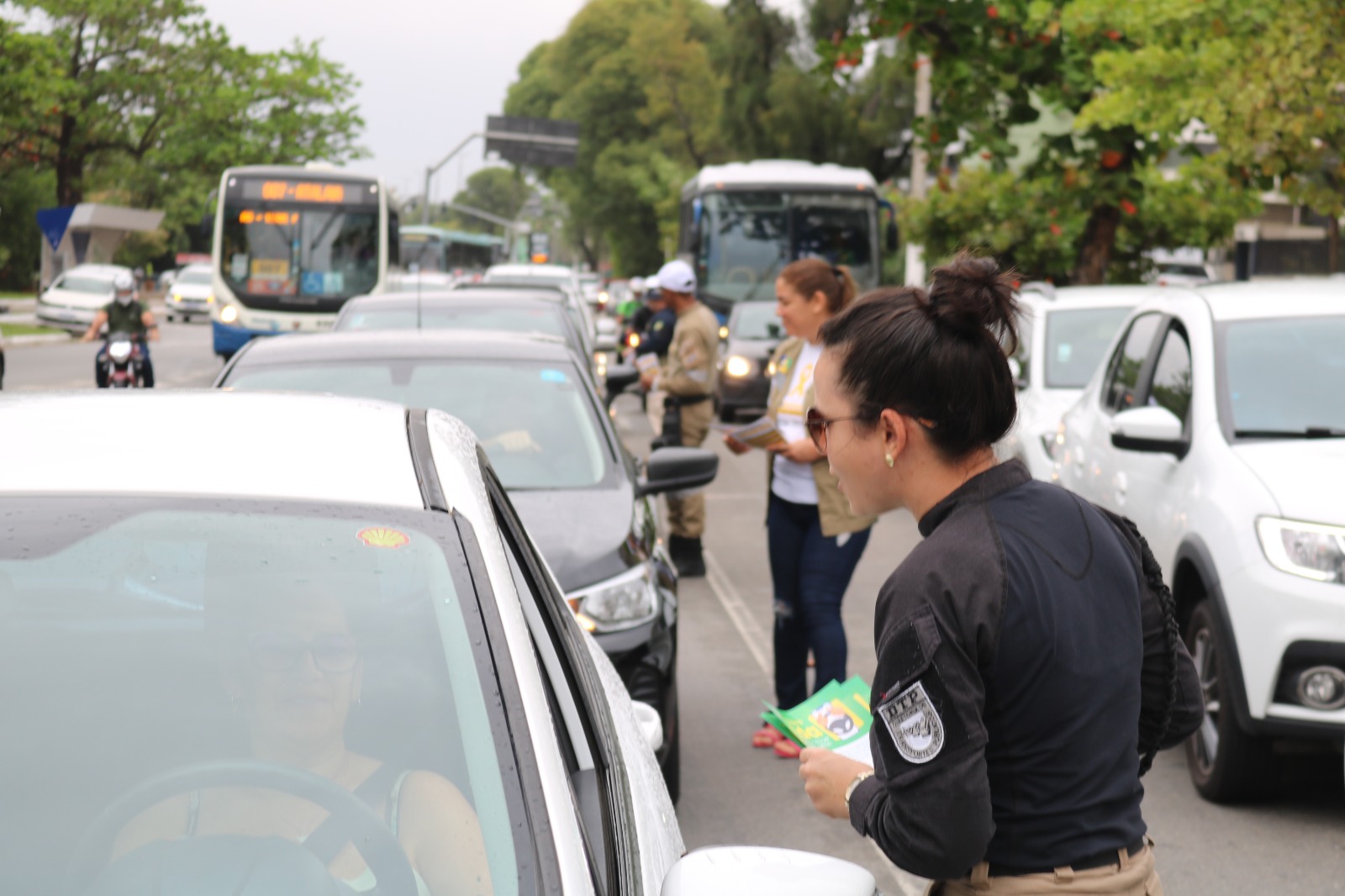 SMTT realiza blitz educativa em alusão à Semana Nacional de Trânsito - SMTT Aracaju